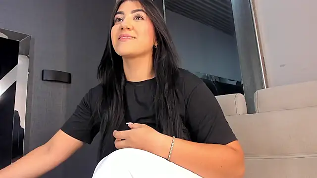 PaulinaDuarte online show from May 25, 11:20 am