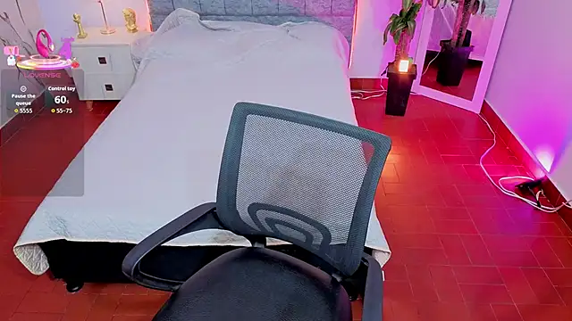 Lana stone  online show from March 4, 3:35 am