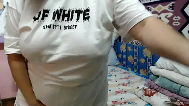 AdelineBlueEyes online show from November 7, 12:00 pm