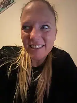 MoniqueLaFee online show from May 16, 2:03 am
