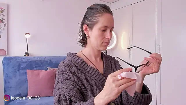 cuddlingbunny online show from March 8, 4:55 pm