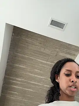 Your Paris online show from April 1, 5:32 pm