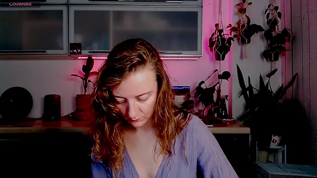 Elly Helly online show from December 16, 8:15 pm