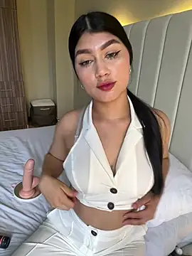 EmmaMartiinez online show from May 3, 9:40 pm