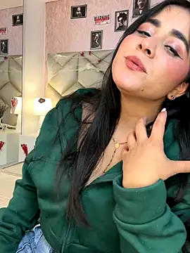 Brenda Garcia online show from October 28, 8:35 pm