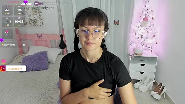 cute roxy online show from December 3, 3:31 am