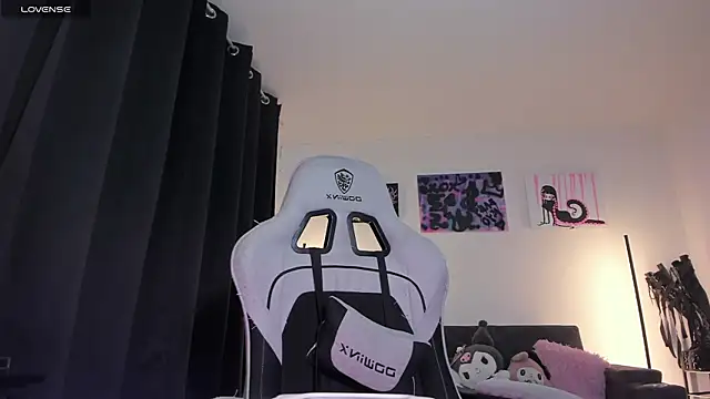 satanbabee online show from April 3, 11:36 pm