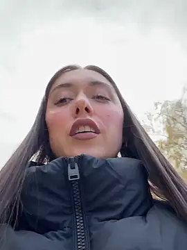 emiliasommer online show from October 26, 12:44 pm