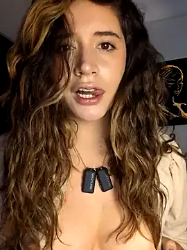 maliciaworld online show from April 18, 6:32 pm