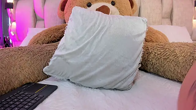  LauraTaylor  online show from October 27, 7:52 pm