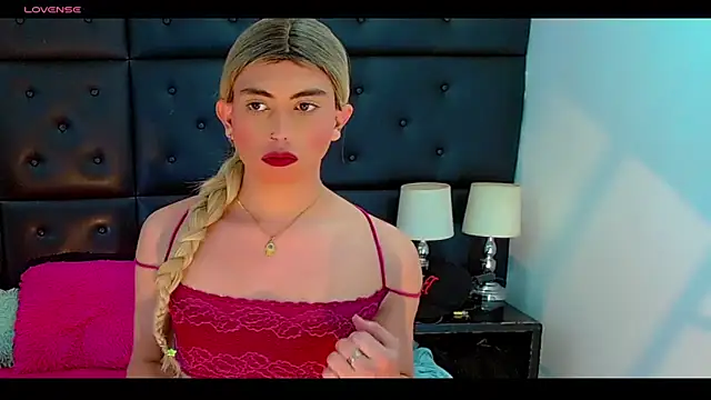 Daniela Pink  online show from May 21, 12:30 am