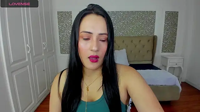 KimWessel  online show from April 28, 6:23 pm