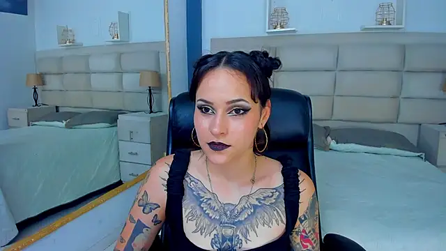 AnnyThompson  online show from November 9, 9:11 pm