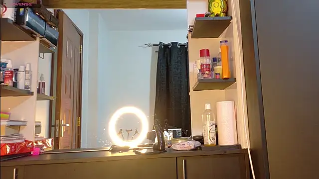 online bestie online show from April 7, 9:00 am