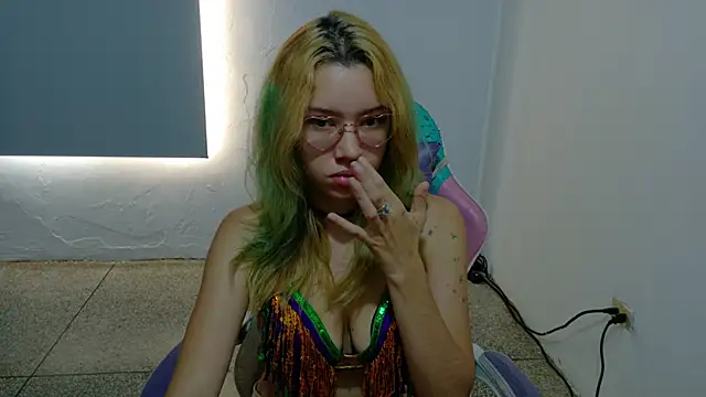 WandaDoll online show from March 7, 12:45 pm