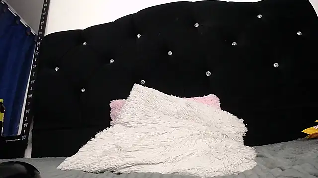sweet skylove  online show from May 23, 12:09 am
