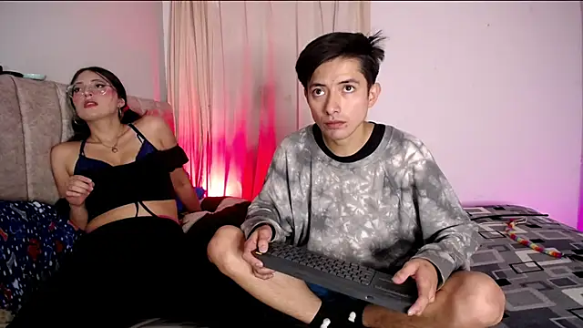 Pinkandyellowpokemon online show from November 19, 7:58 pm