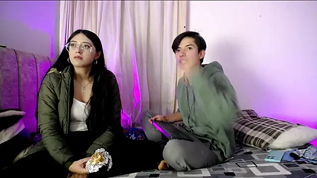 Pinkandyellowpokemon online show from December 19, 4:37 am