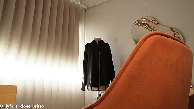 chloebritto online show from October 23, 9:10 pm