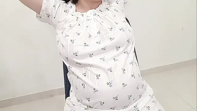 Milajinxi online show from May 3, 1:09 am