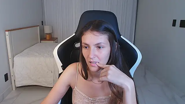upssnowy online show from May 23, 9:57 pm