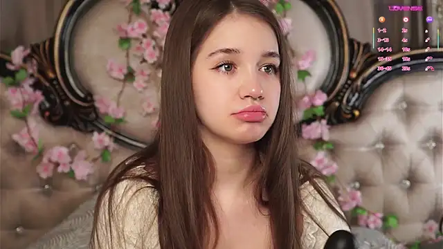 AmiLewis online show from April 4, 1:04 am