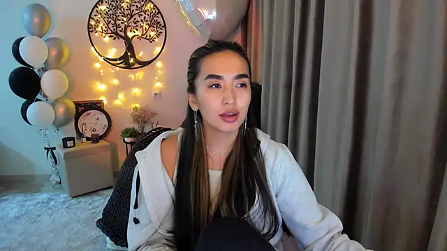 worldofkim online show from March 26, 7:15 pm