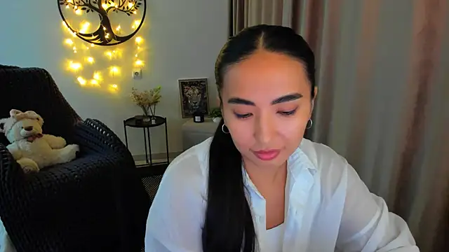 worldofkim online show from February 8, 12:53 pm