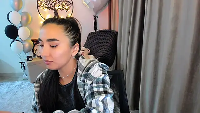 worldofkim online show from March 30, 3:33 pm