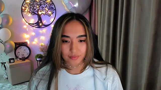 worldofkim online show from March 25, 6:55 pm