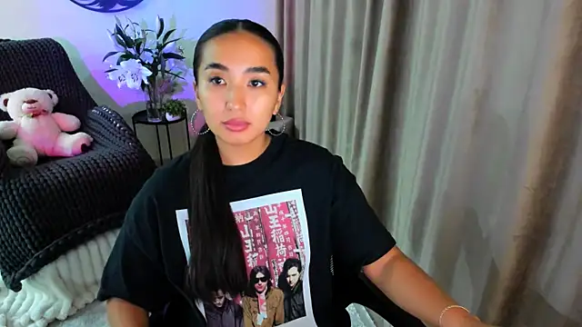 worldofkim online show from October 28, 8:14 pm