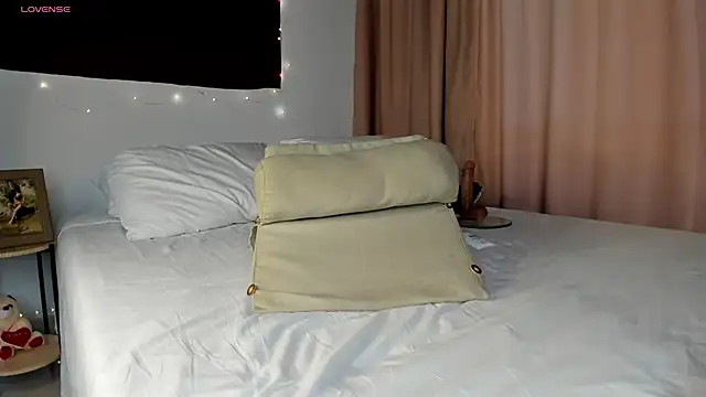 Loren moreno online show from November 29, 1:42 am