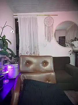 haiiley more online show from April 4, 1:26 am