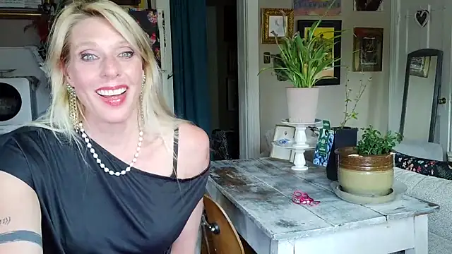Glamazonx online show from May 17, 9:58 pm