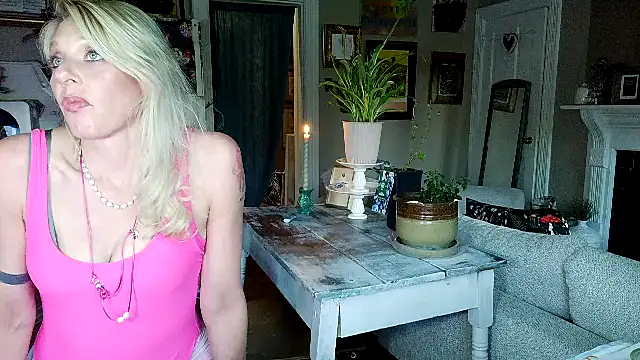Glamazonx online show from May 19, 1:45 am