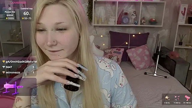 MeowkaKitty online show from December 17, 2:17 am