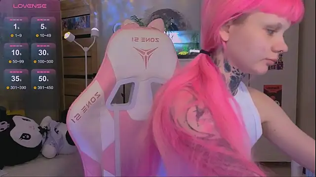 Britney Lynch online show from October 23, 12:33 pm