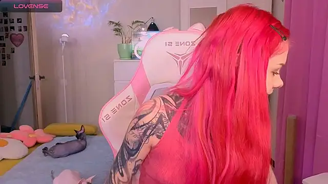 Britney Lynch online show from November 18, 8:48 am