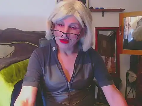 LorenJade online show from April 21, 7:04 am