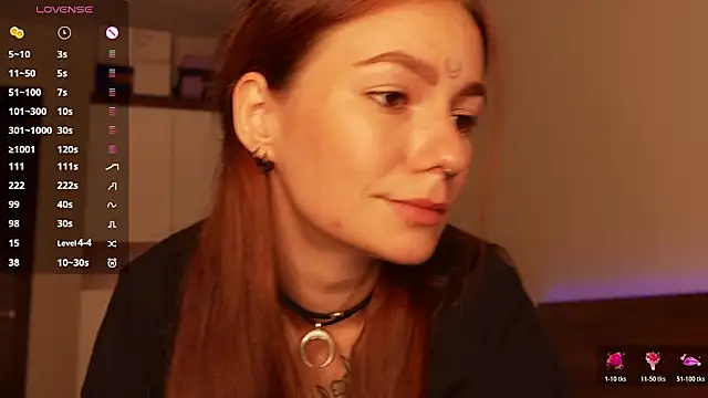 girl with snaketatto0 online show from May 12, 2:31 am