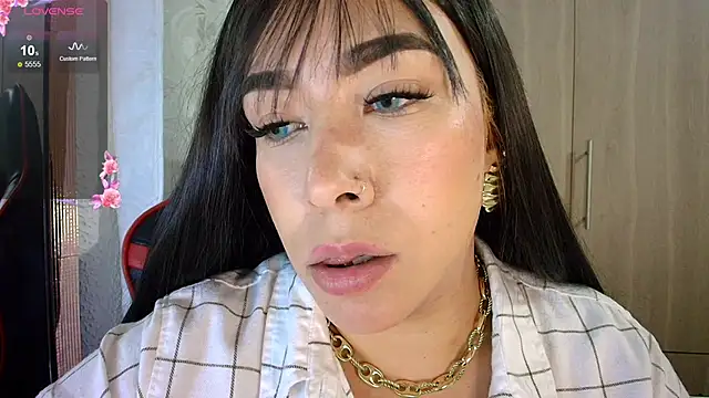 leahtemptation3 online show from May 15, 11:40 pm