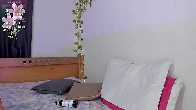 andrea osorio  online show from March 29, 12:26 pm