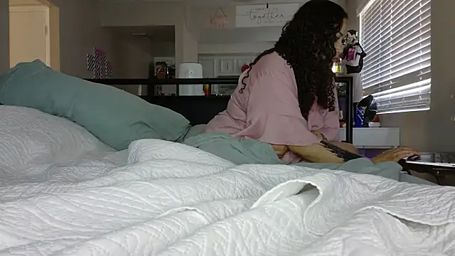 honeeyyy pot online show from October 6, 2:34 pm