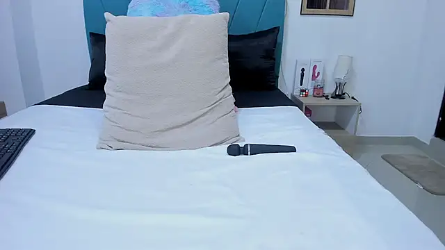 kamila lopez online show from February 1, 9:35 pm