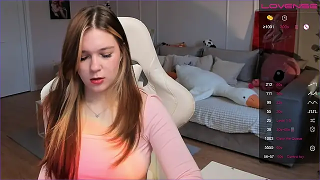 Frau Lina online show from April 1, 3:20 pm