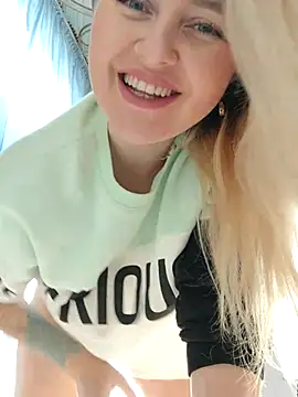 LadyLolyPop  online show from May 21, 4:21 am