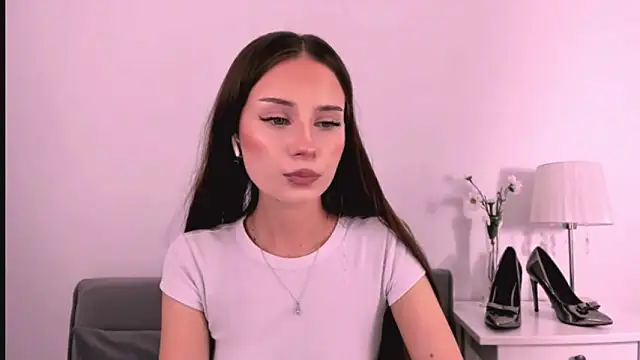 EmilyDarling online show from May 7, 8:23 pm