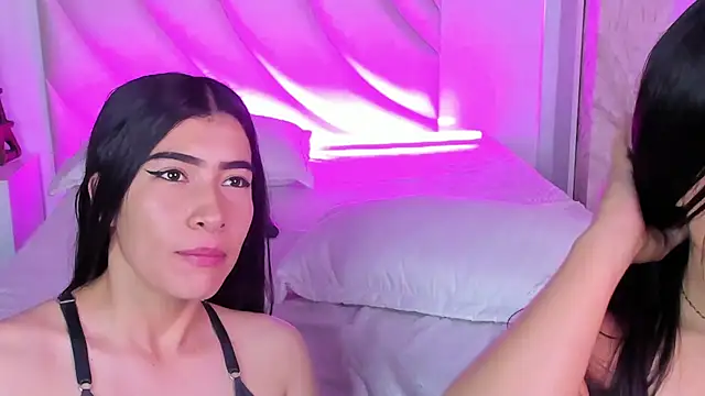siara and zoe online show from May 6, 11:42 pm
