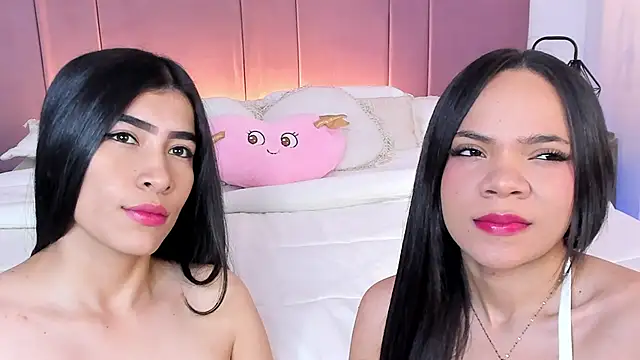 siara and zoe online show from March 30, 11:37 pm