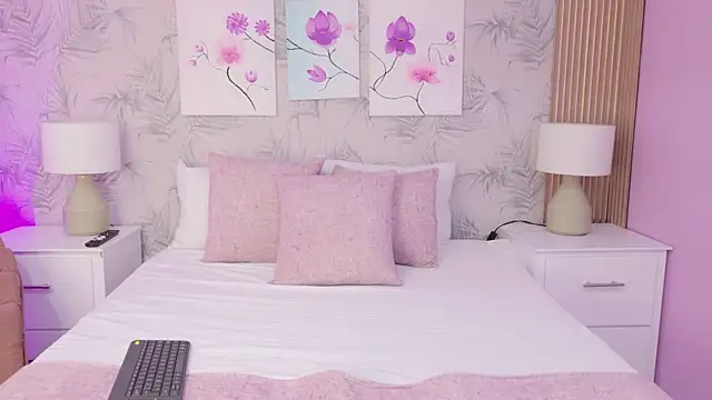 VictoriaHiills online show from December 20, 7:51 pm